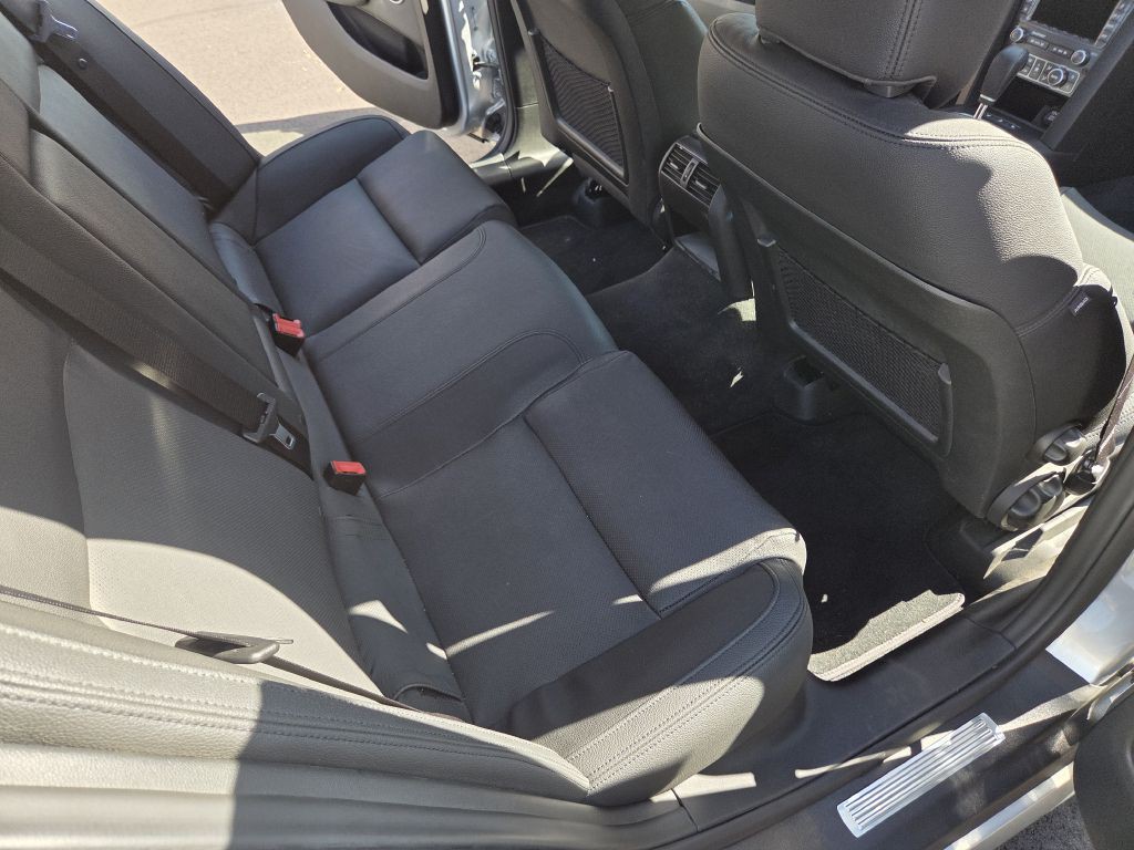 2009 Pontiac G8 Image 17