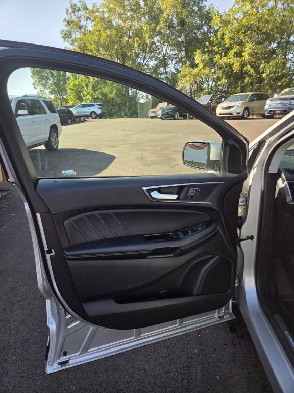 2017 Ford Edge Image 4