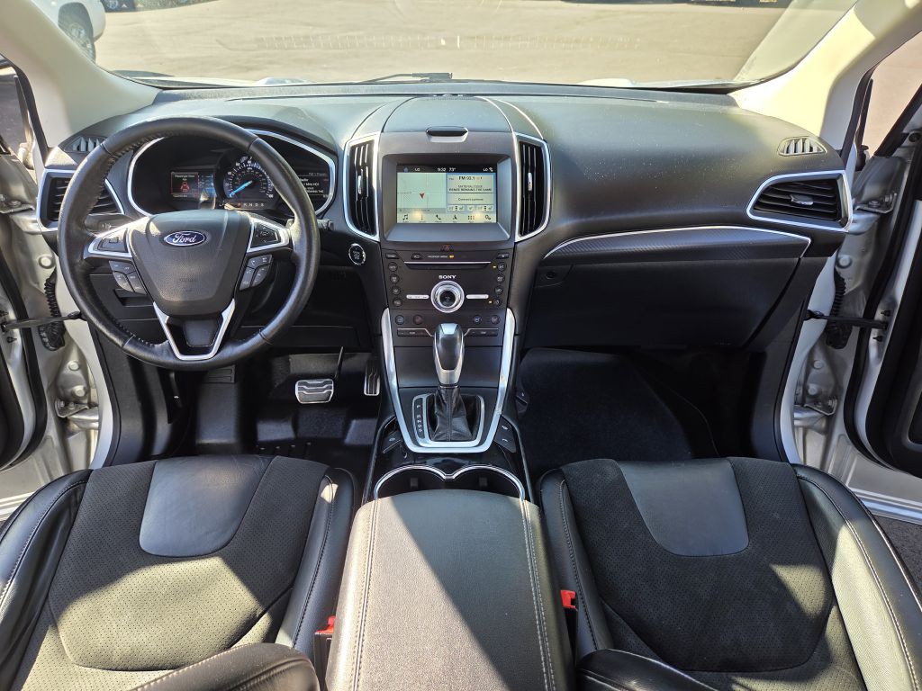 2017 Ford Edge Image 16