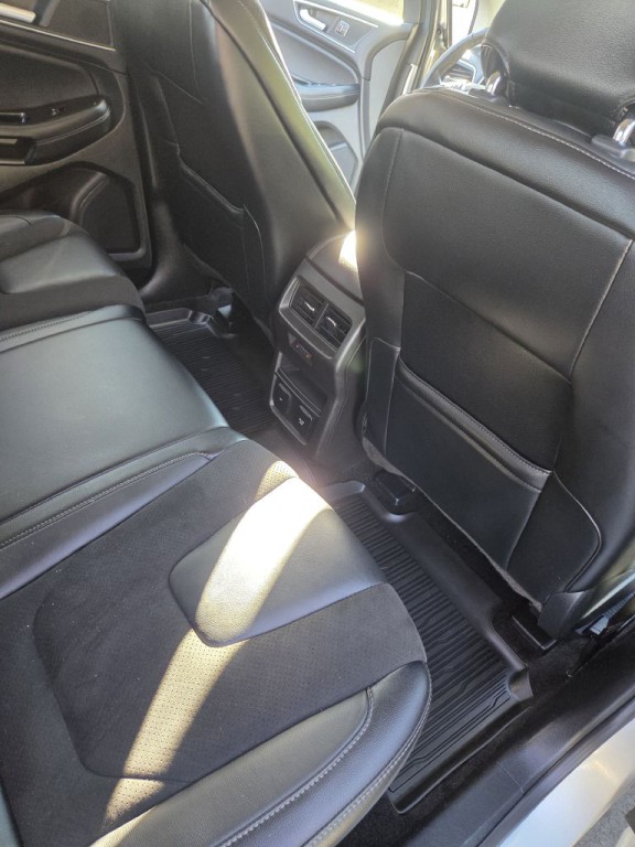 2017 Ford Edge Image 19