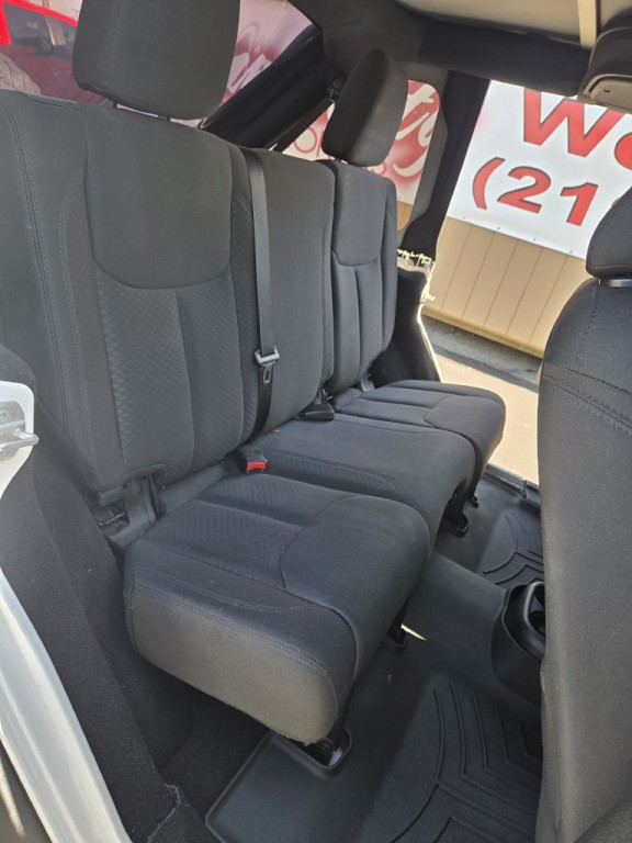 2015 Jeep Wrangler Unlimited Image 16