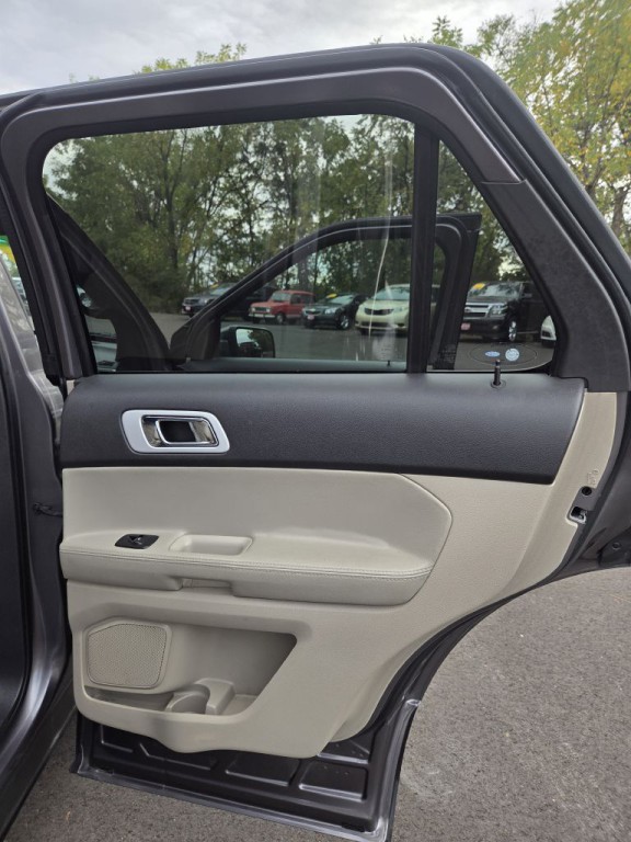 2013 Ford Explorer Image 12
