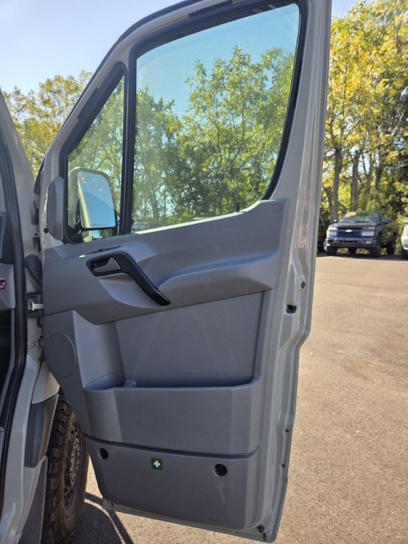 2016 Mercedes-Benz Sprinter Image 11