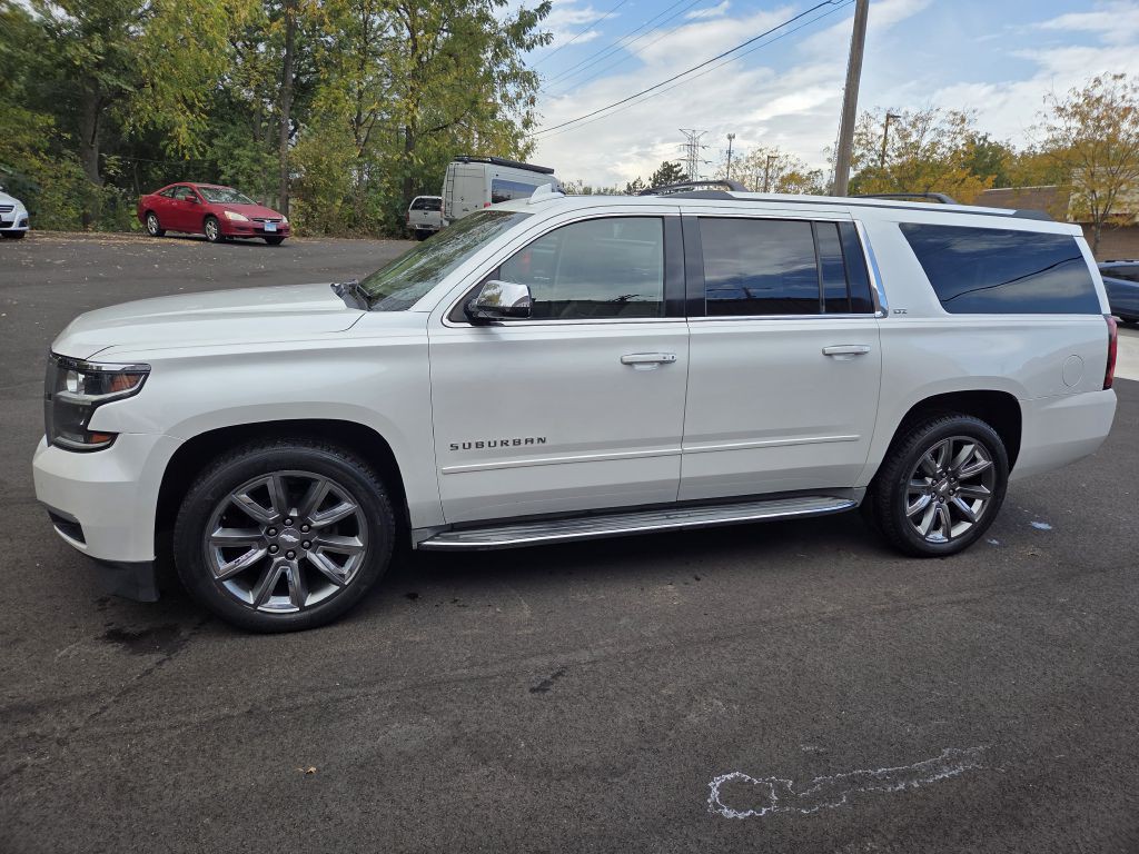 2016 Chevrolet Suburban Image 4