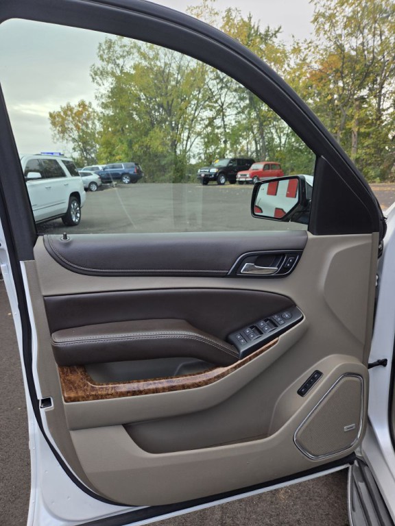 2016 Chevrolet Suburban Image 8