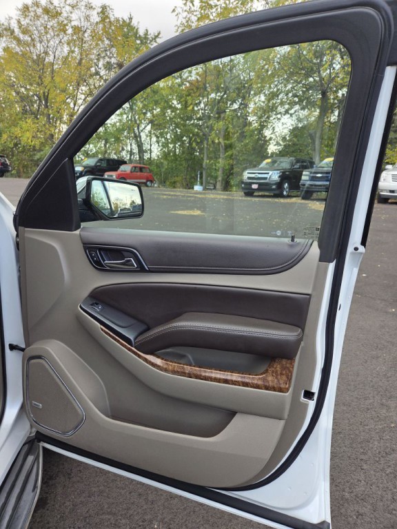 2016 Chevrolet Suburban Image 16