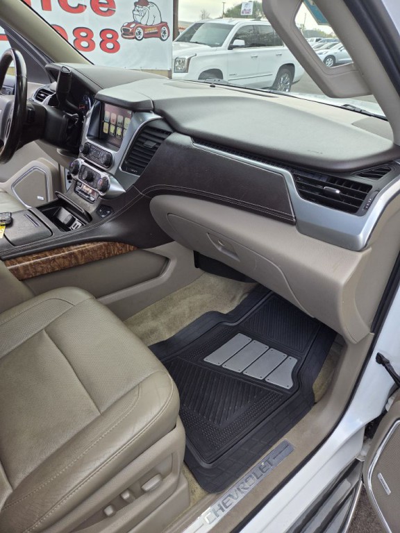 2016 Chevrolet Suburban Image 17