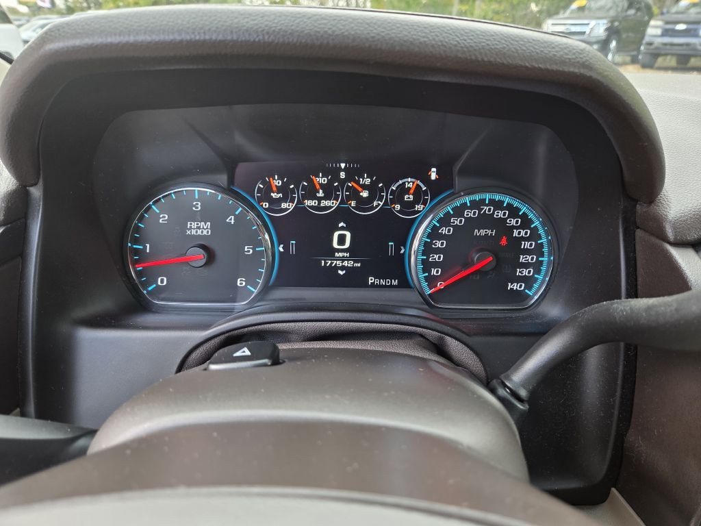 2016 Chevrolet Suburban Image 21