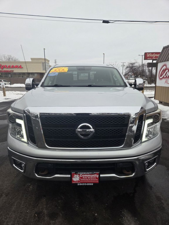 2017 Nissan Titan Image 3