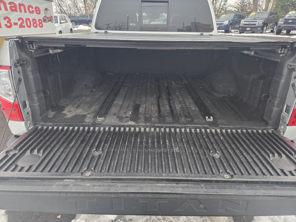 2017 Nissan Titan Image 8