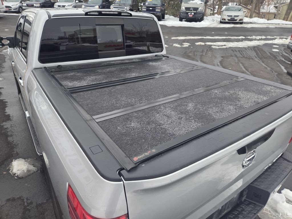 2017 Nissan Titan Image 9