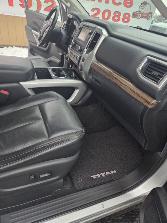 2017 Nissan Titan Image 14