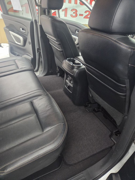 2017 Nissan Titan Image 16