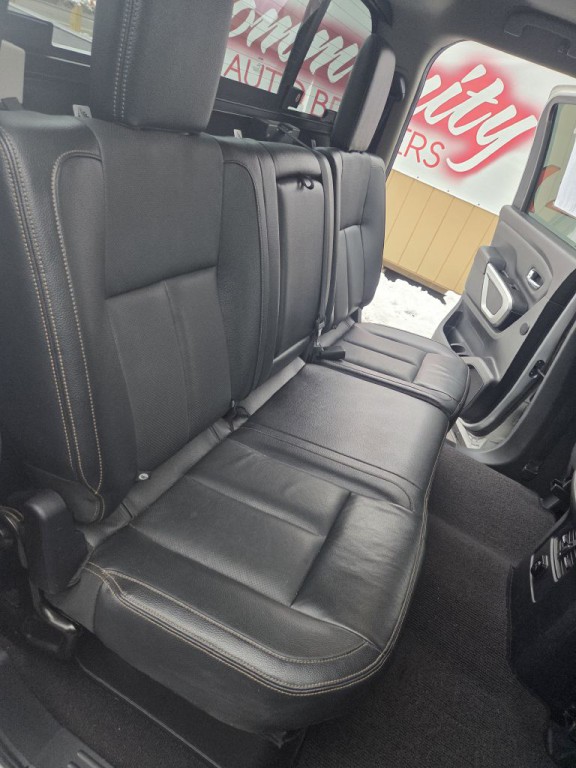 2017 Nissan Titan Image 17