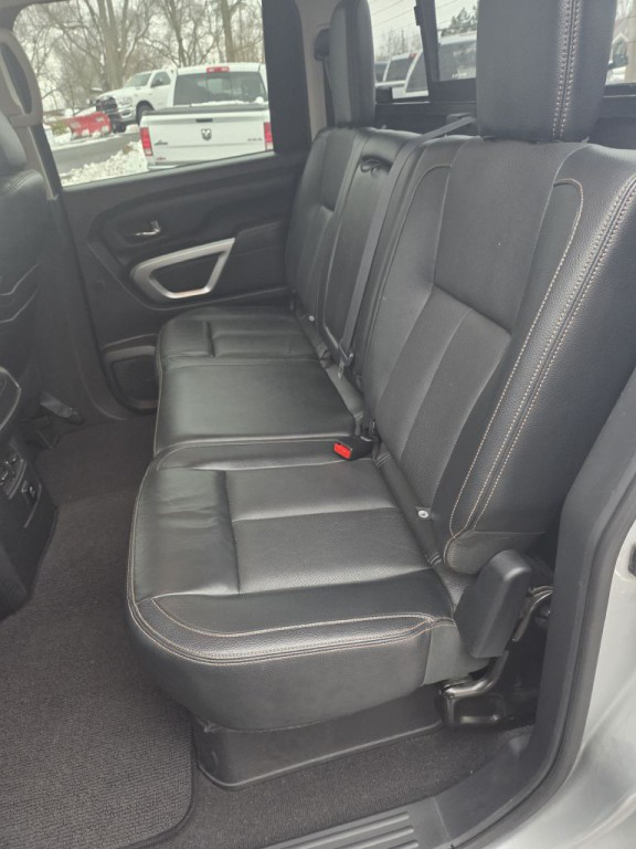 2017 Nissan Titan Image 19