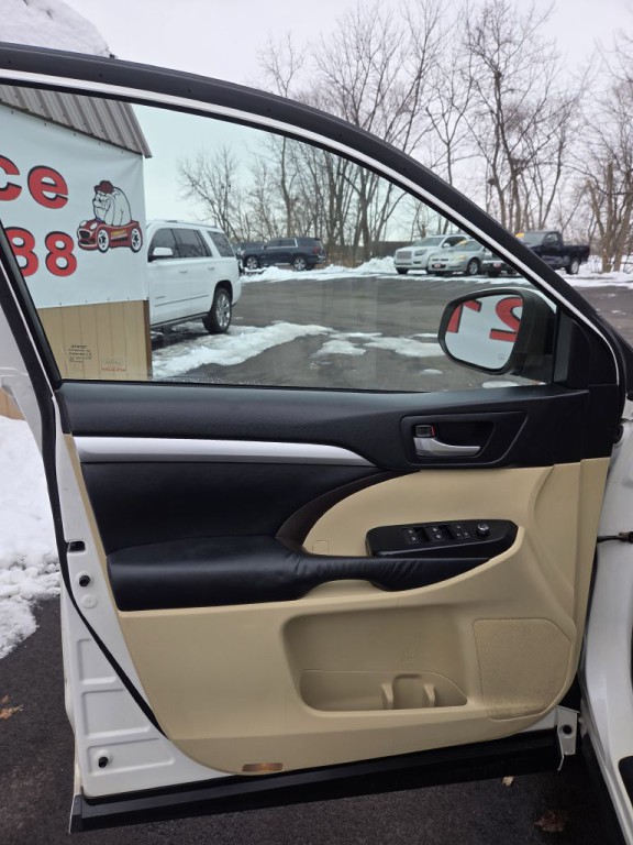 2015 Toyota Highlander Image 10