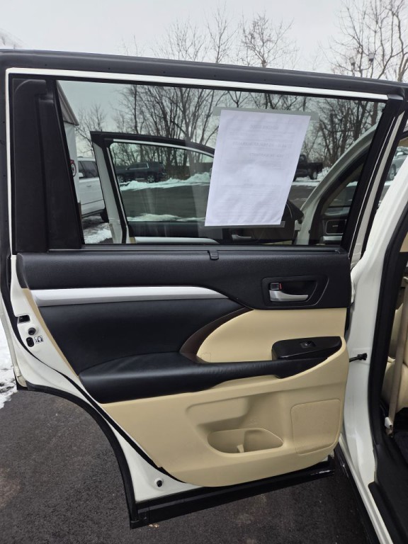 2015 Toyota Highlander Image 11