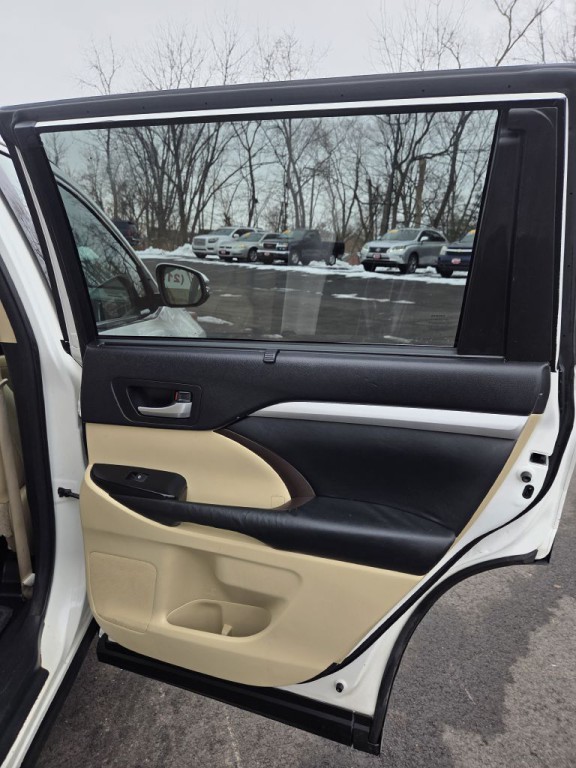 2015 Toyota Highlander Image 12