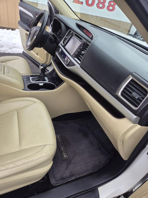 2015 Toyota Highlander Image 14