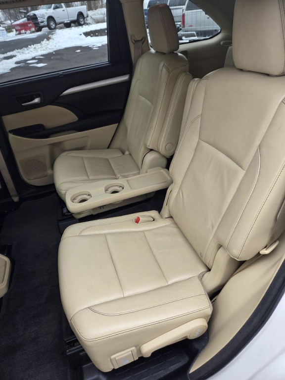 2015 Toyota Highlander Image 21