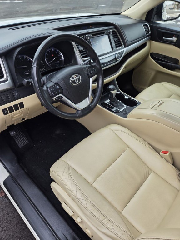 2015 Toyota Highlander Image 23