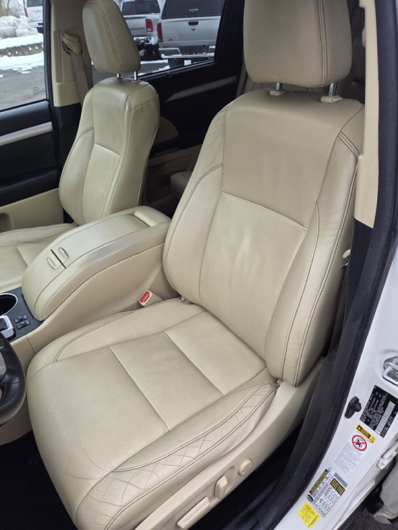 2015 Toyota Highlander Image 24