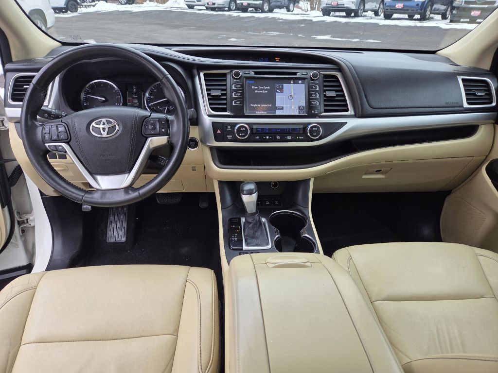 2015 Toyota Highlander Image 25