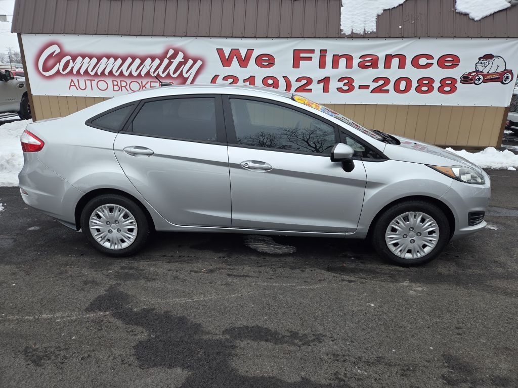 2015 Ford Fiesta Image 2