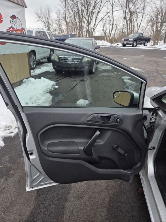 2015 Ford Fiesta Image 9