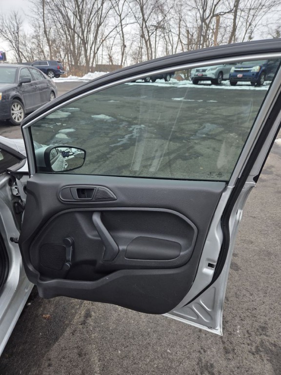 2015 Ford Fiesta Image 11