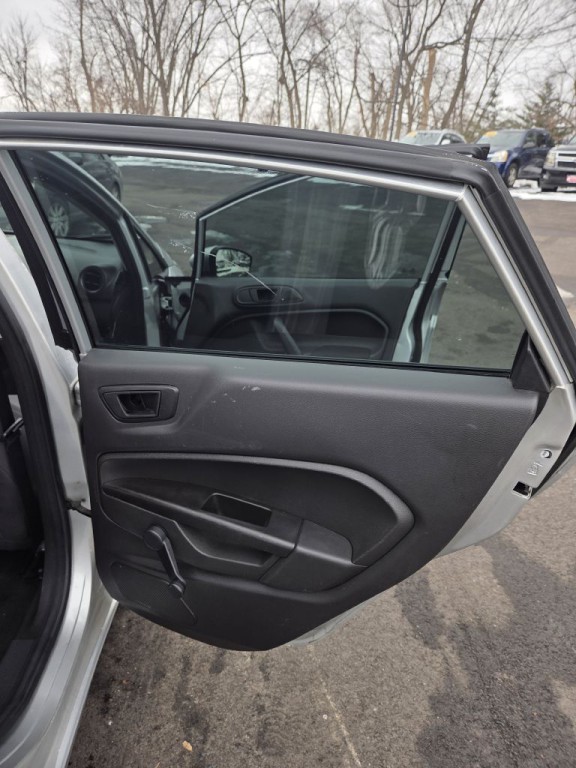 2015 Ford Fiesta Image 12