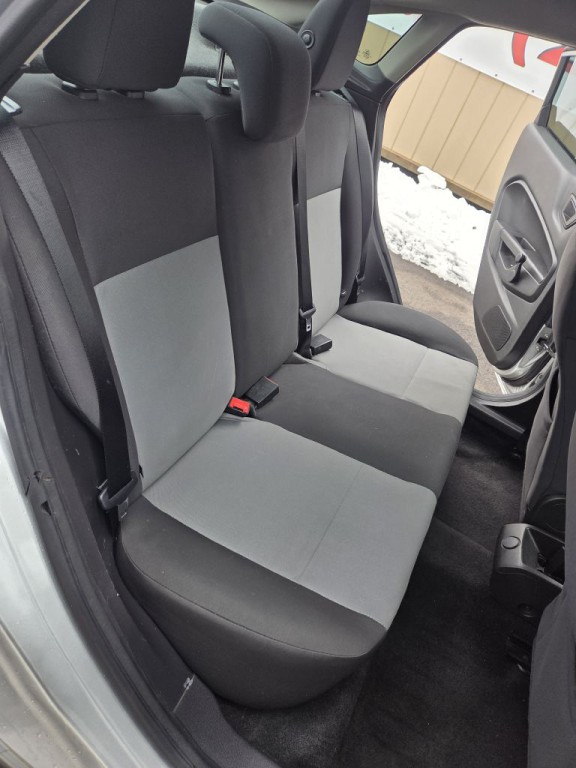 2015 Ford Fiesta Image 16