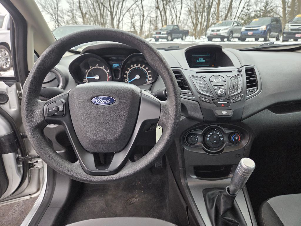 2015 Ford Fiesta Image 20