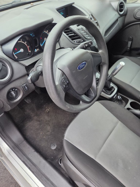2015 Ford Fiesta Image 21