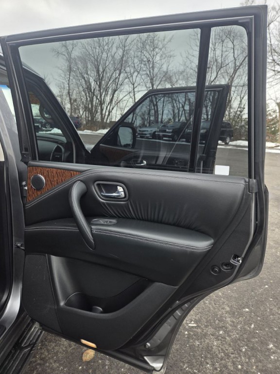 2017 Nissan Armada Image 12