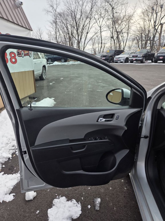 2014 Chevrolet Sonic Image 8