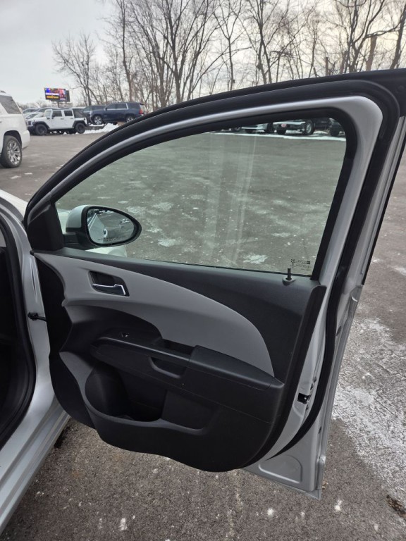 2014 Chevrolet Sonic Image 11