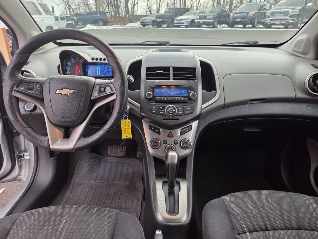 2014 Chevrolet Sonic Image 16