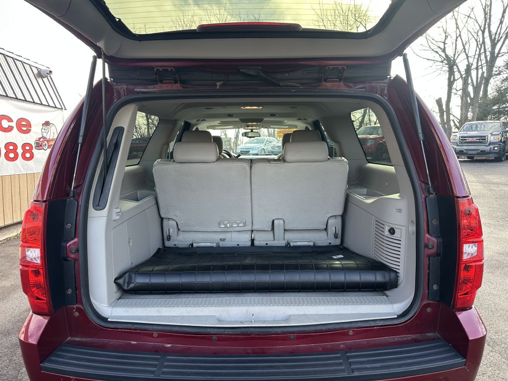 2011 Chevrolet Suburban Image 7