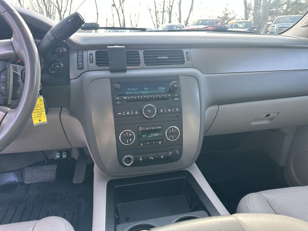 2011 Chevrolet Suburban Image 14