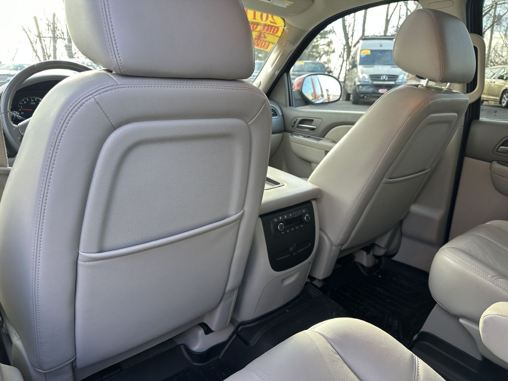 2011 Chevrolet Suburban Image 16