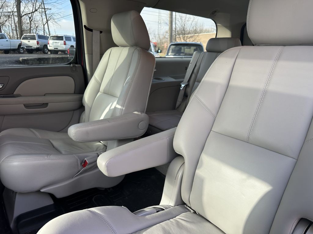 2011 Chevrolet Suburban Image 17