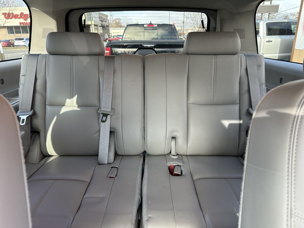 2011 Chevrolet Suburban Image 18