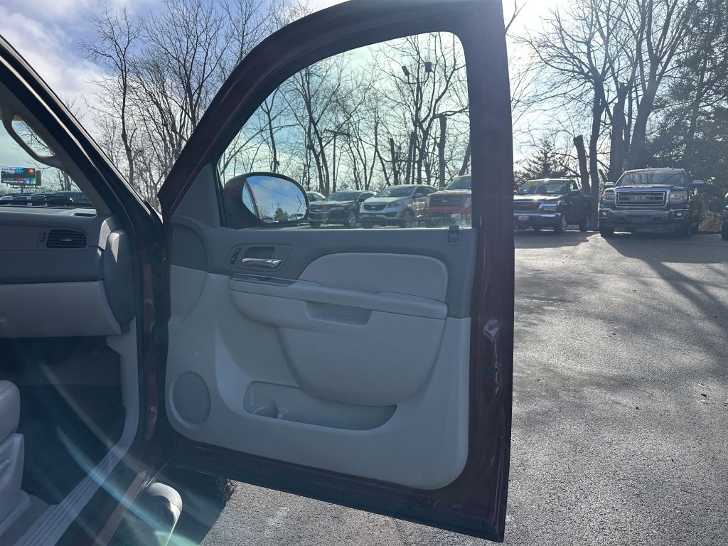 2011 Chevrolet Suburban Image 19