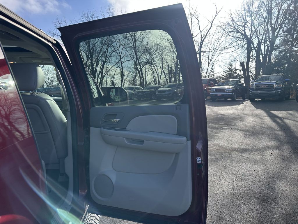 2011 Chevrolet Suburban Image 22