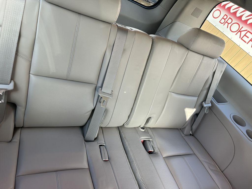 2011 Chevrolet Suburban Image 25