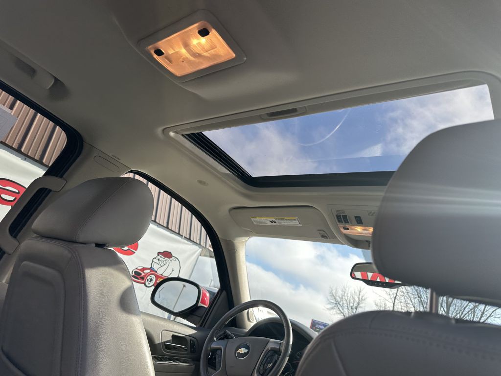 2011 Chevrolet Suburban Image 26