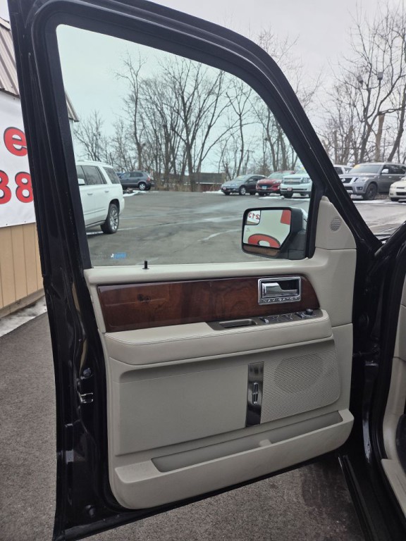 2013 Lincoln Navigator Image 9