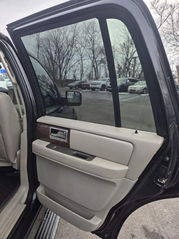 2013 Lincoln Navigator Image 11