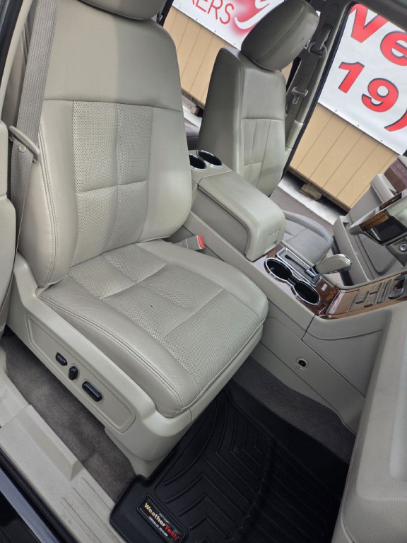 2013 Lincoln Navigator Image 12